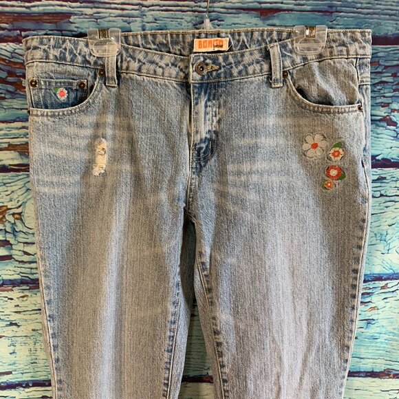 Bongo Jeans Distressed and Embroidered Jeans - Picture 2 of 8